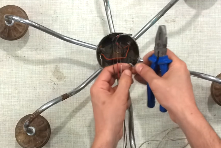 Connect A Chandelier With Three Wires, How To Extend Chandelier Wire